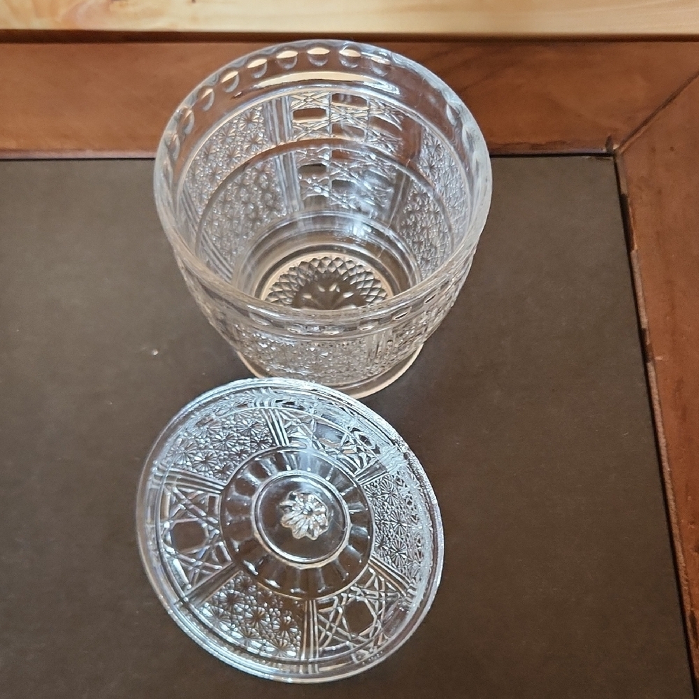 Final Price/ Indiana Glass Clear Lidded Candy Dish - Picture 6 of 7